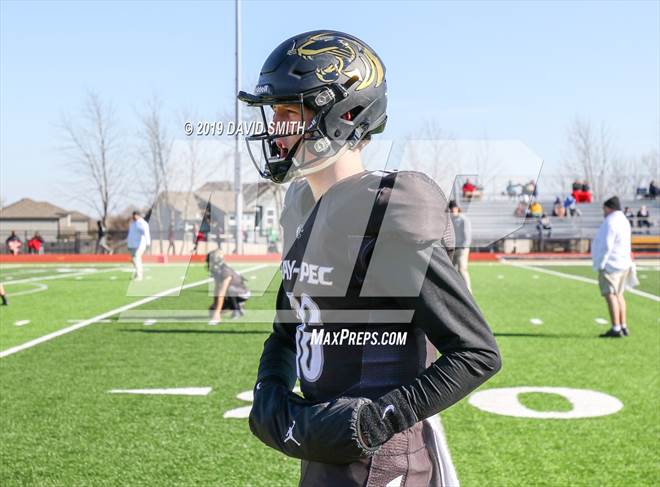 Photo 1 In The De Smet Jesuit Raymore Peculiar Mshsaa Class 6