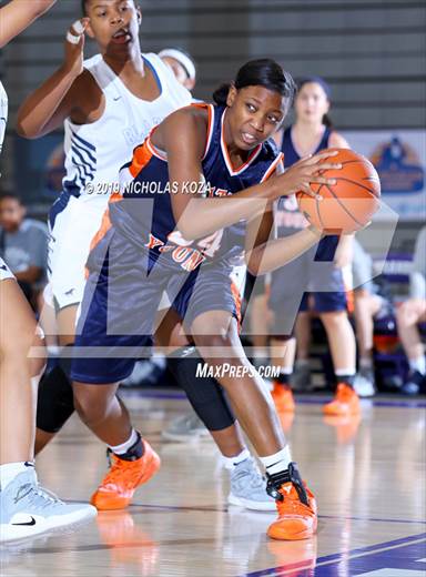 Photo 1 In The Sierra Canyon Vs Whitney Young Tarkanian Classic