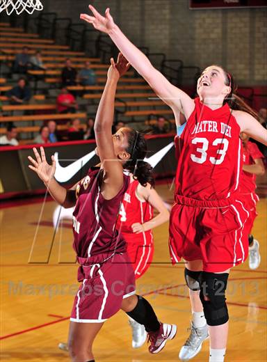 Photo 1 In The Oaks Christian Mater Dei Nike Extravaganza