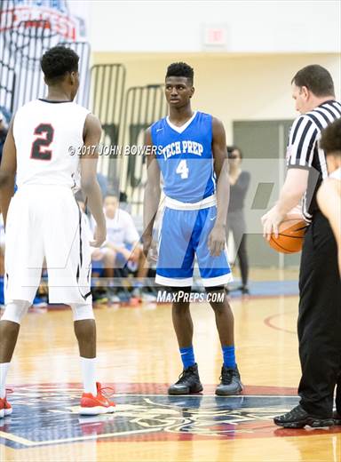 Photo 1 In The Cesar Chavez V Friendship Tech Prep Academy Ars